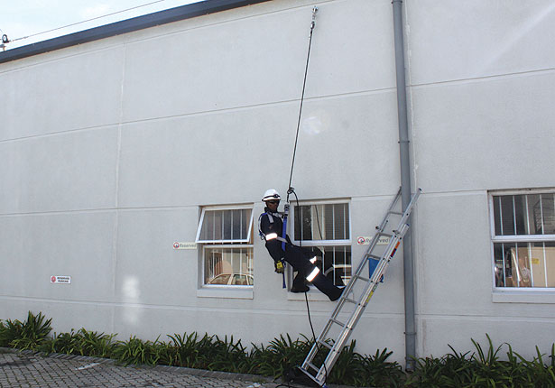 Portable Ladder Fall Arrest and Evacuation Equipment